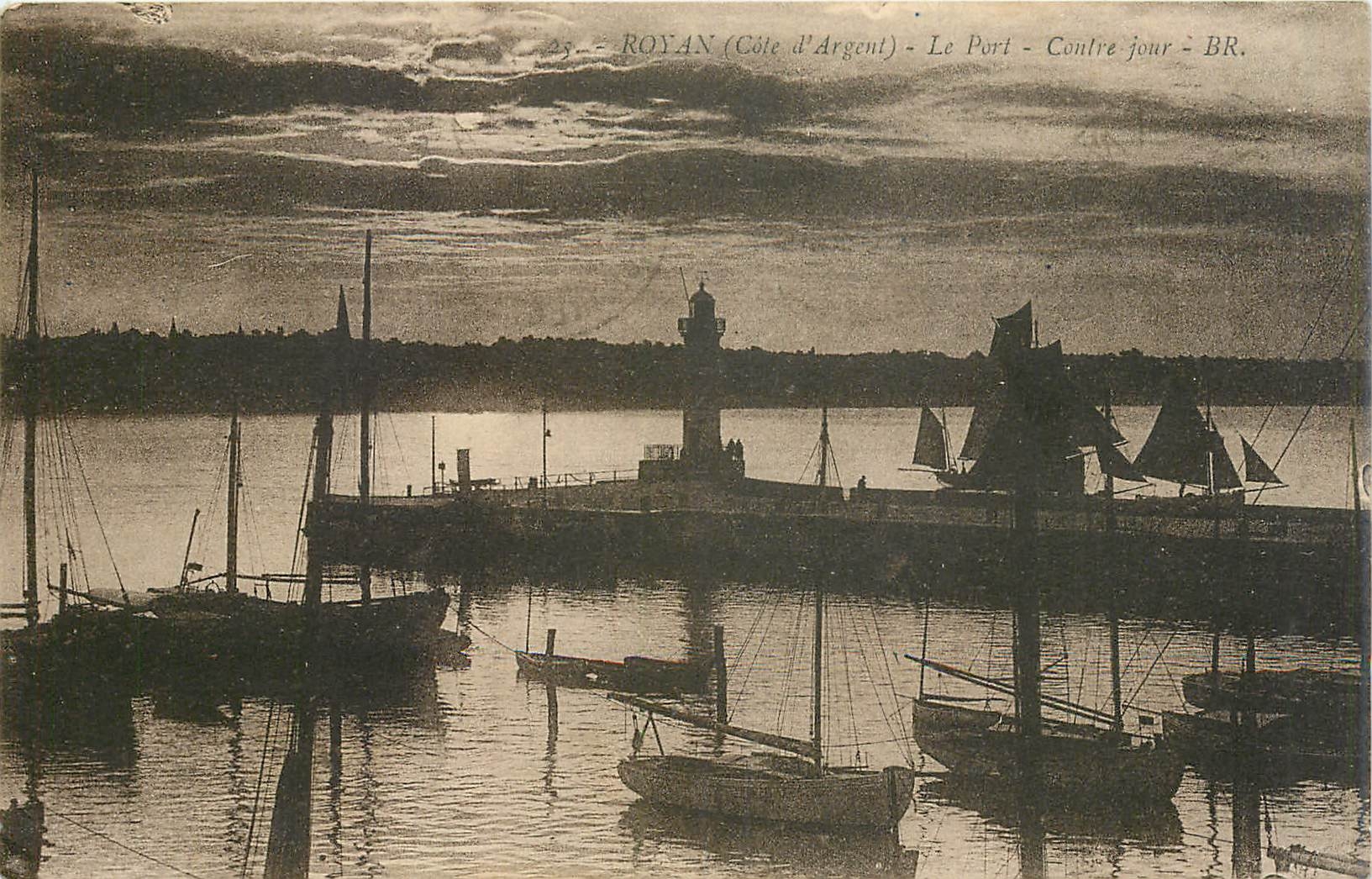 CPA Royan Cote d'Argent Le Port Contre Jour Bateaux