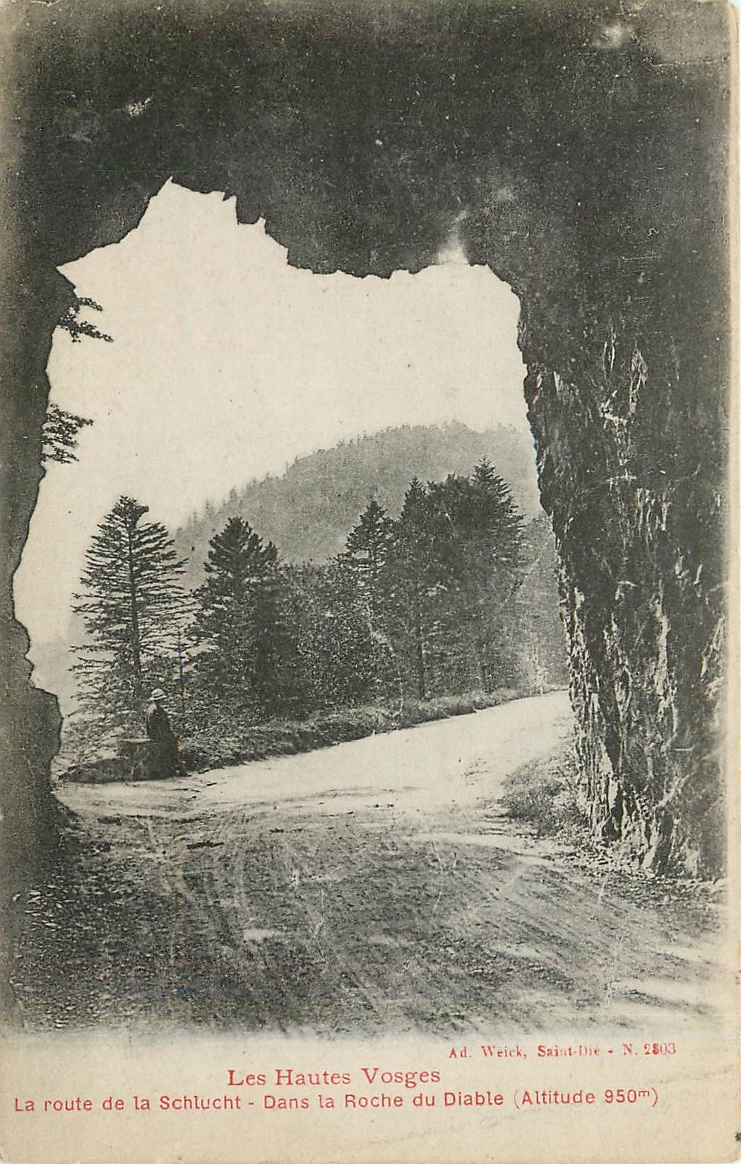 CPA Les Hautes Vosges La route de la Schlucht Dans la Roche du Diable 