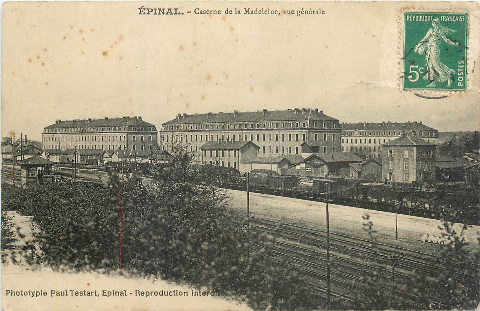 CPA Epinal Caserne de la Madeleine vue generale Train Militaria