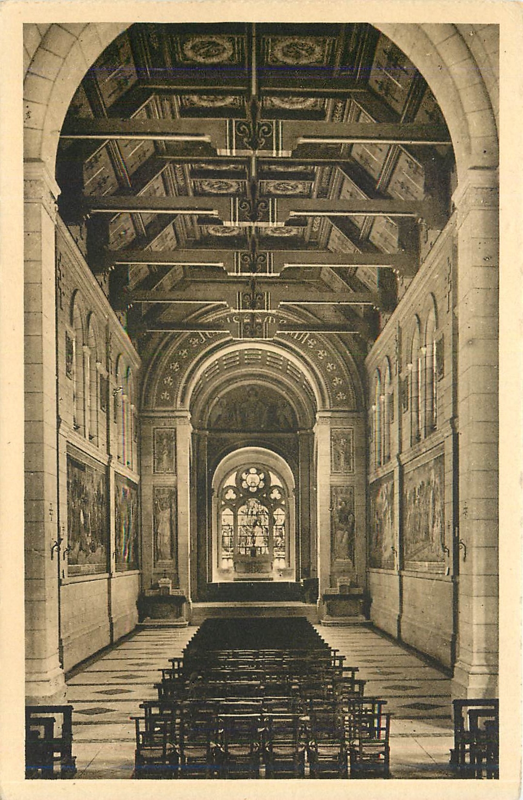 Intérieur de la Basilique Nationale du Bois-Chenn, Domremy — Édition de la Basilique Nationale du Bois-Chenn, Domremy