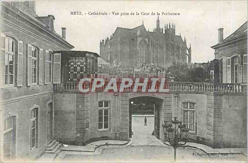 CPA Metz Cathedrale Vue prise de la Cour de la Prefecture 