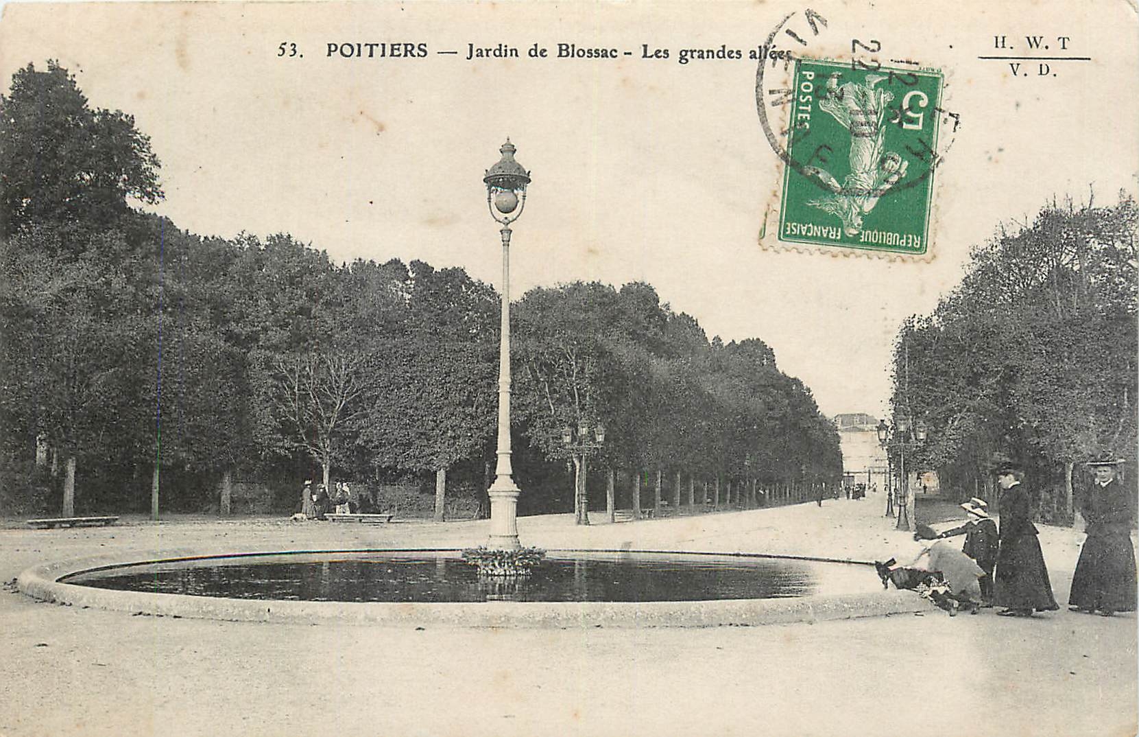 CPA Poitiers Jardin de Blossac Les grandes allees 