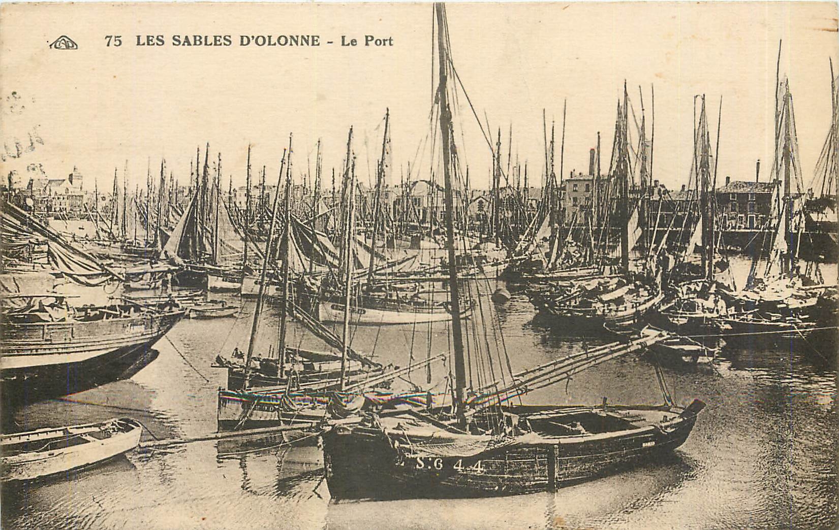 CPA Les Sables d'Olonne Le Port Bateaux