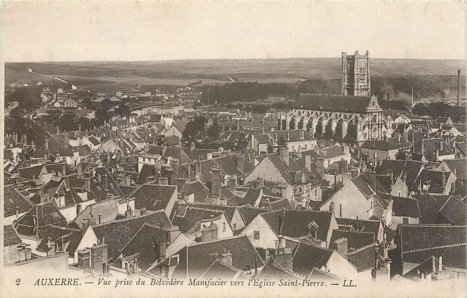 CPA Auxerre Vue prise du Belvedere Manifacier vers l'Eglise Saint Pierre 