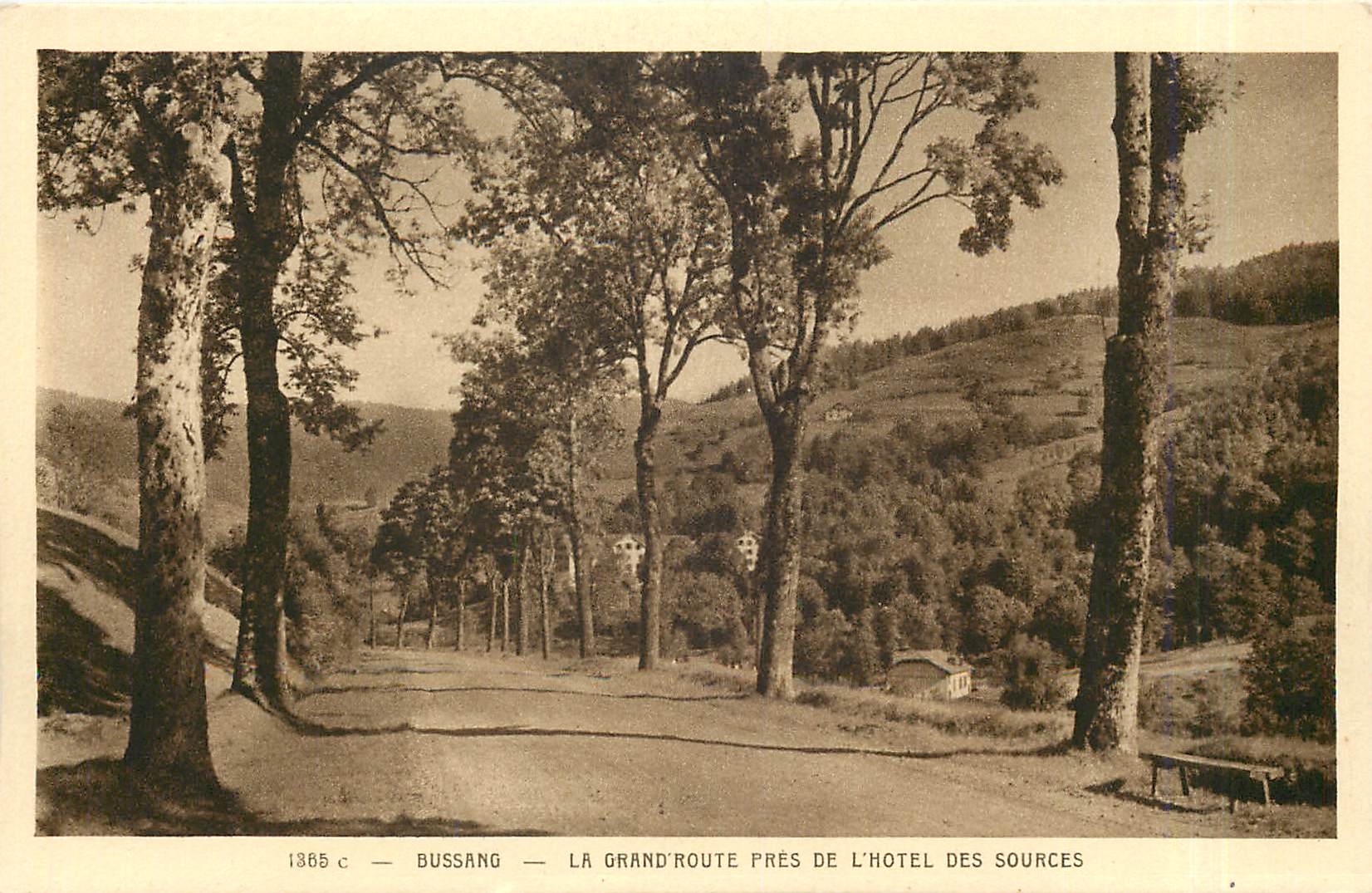 CPA Bussang La Grand Route pres de l'Hotel des Sources 