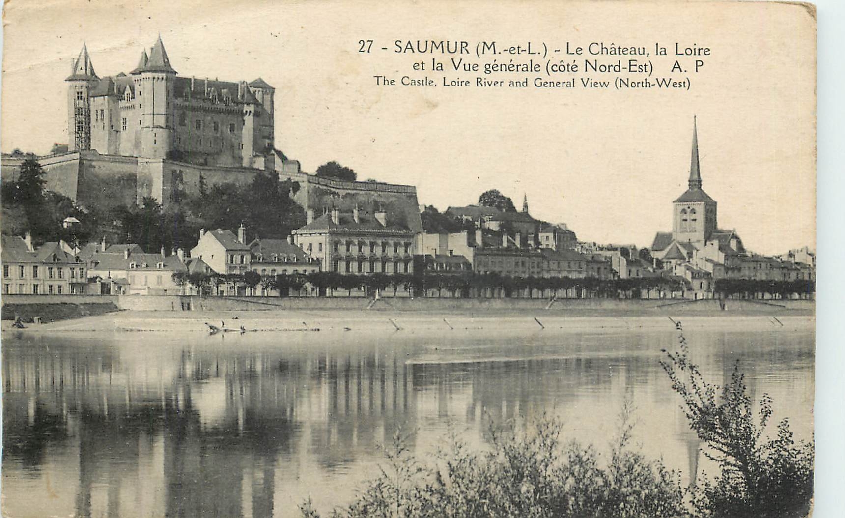CPA Saumur M et L Le Chateau la Loire et la Vue generale cote Nord Est 