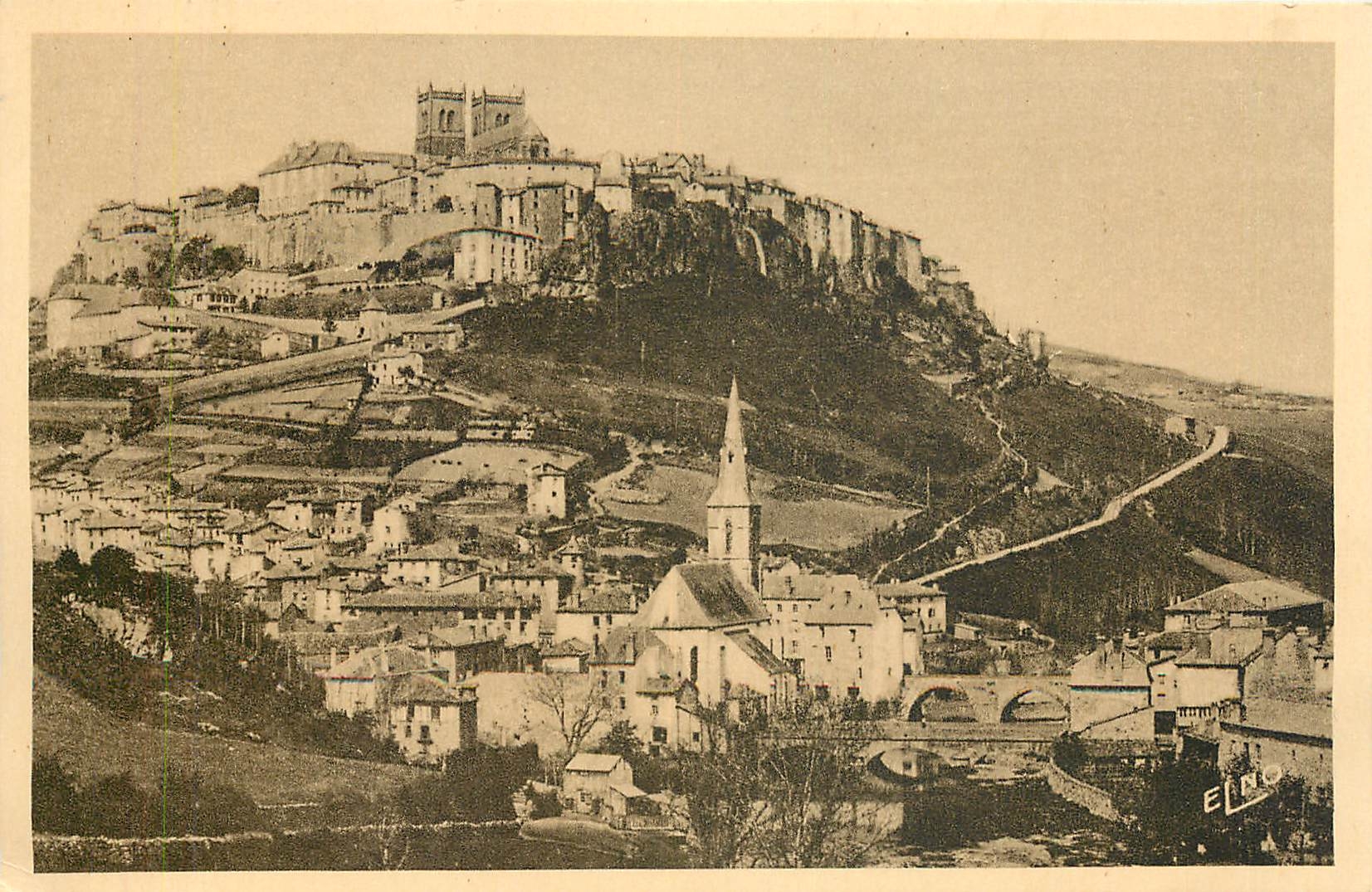 CPA St Flour Cantal Le Faubourg du Pont La Haute Ville 