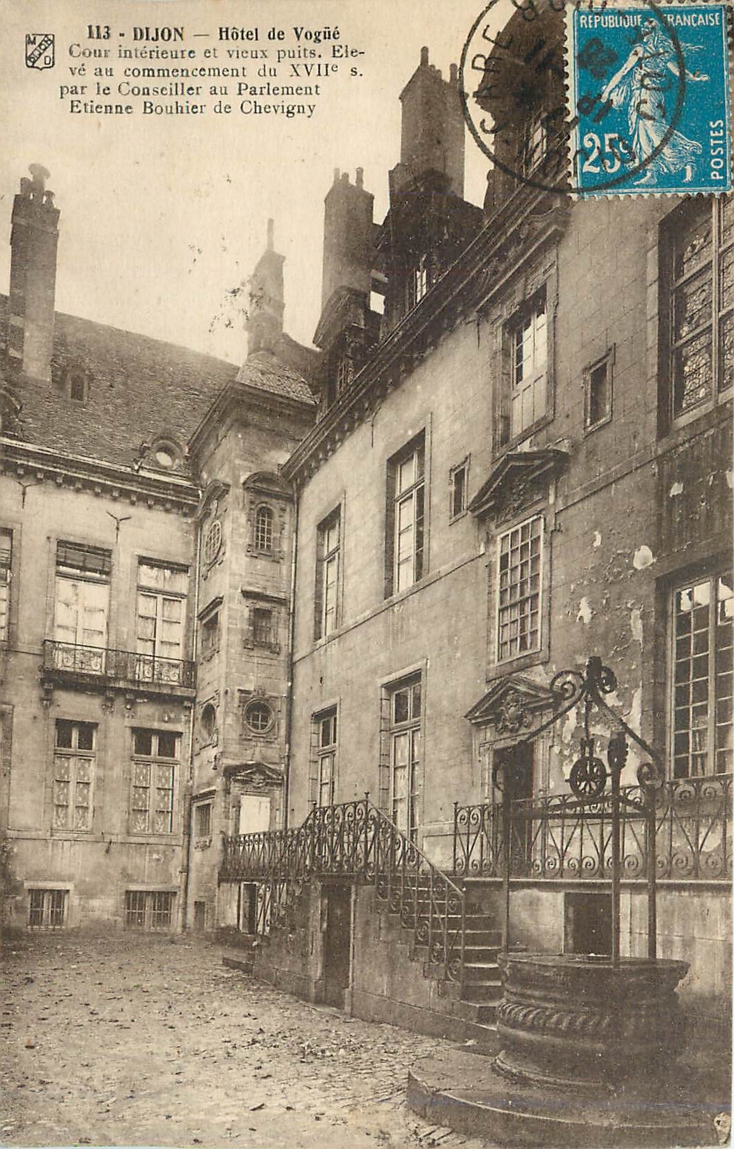 CPA Dijon Hotel de Vogue Cour interieure et vieux puits 