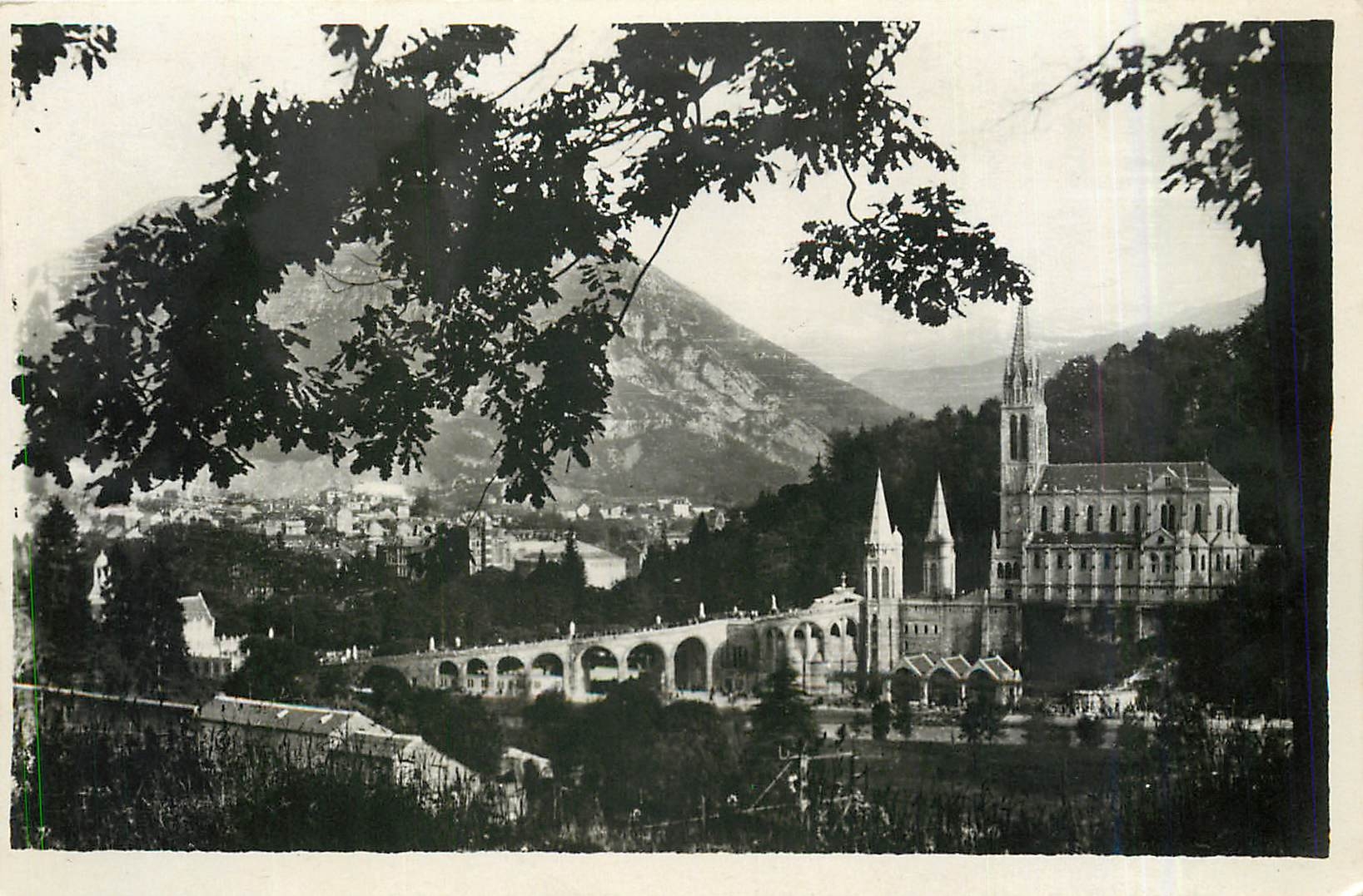 CPA Lourdes La Basilique et le Pic du Jer 