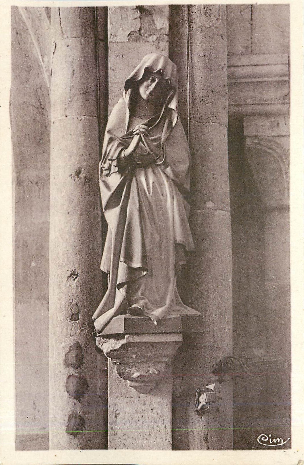CPA Montbenoit Doubs Interieur de l'Eglise Statue de la Vierge en bois sculpte 