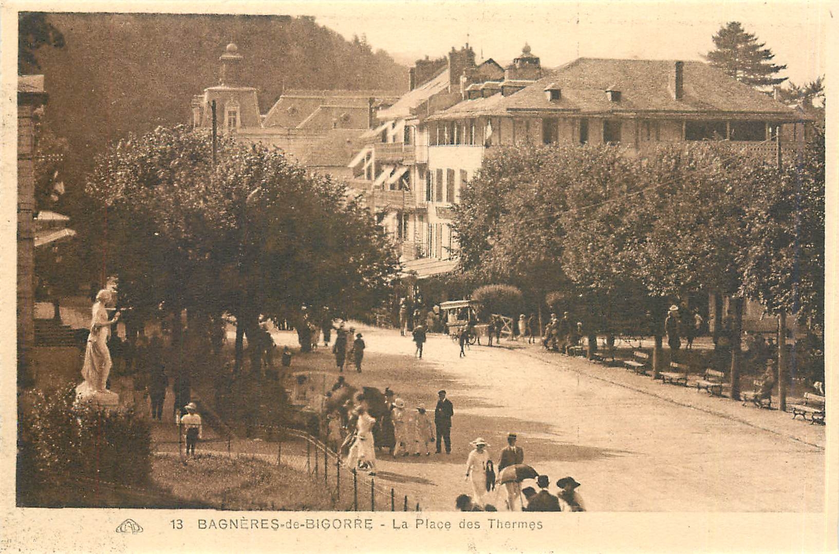 Bagnères-de-Bigorre - La Place des Thermes — éditeur CPAPHIL, n° 13