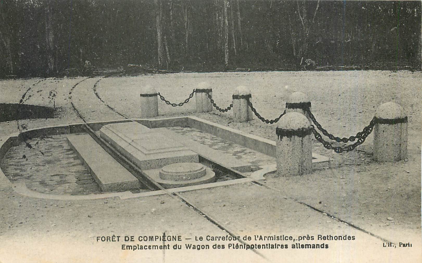 CPA Foret de Compiegne Le Carrefour de l'Armistice pres Rethondes Emplacement du Wagon des Plenipote