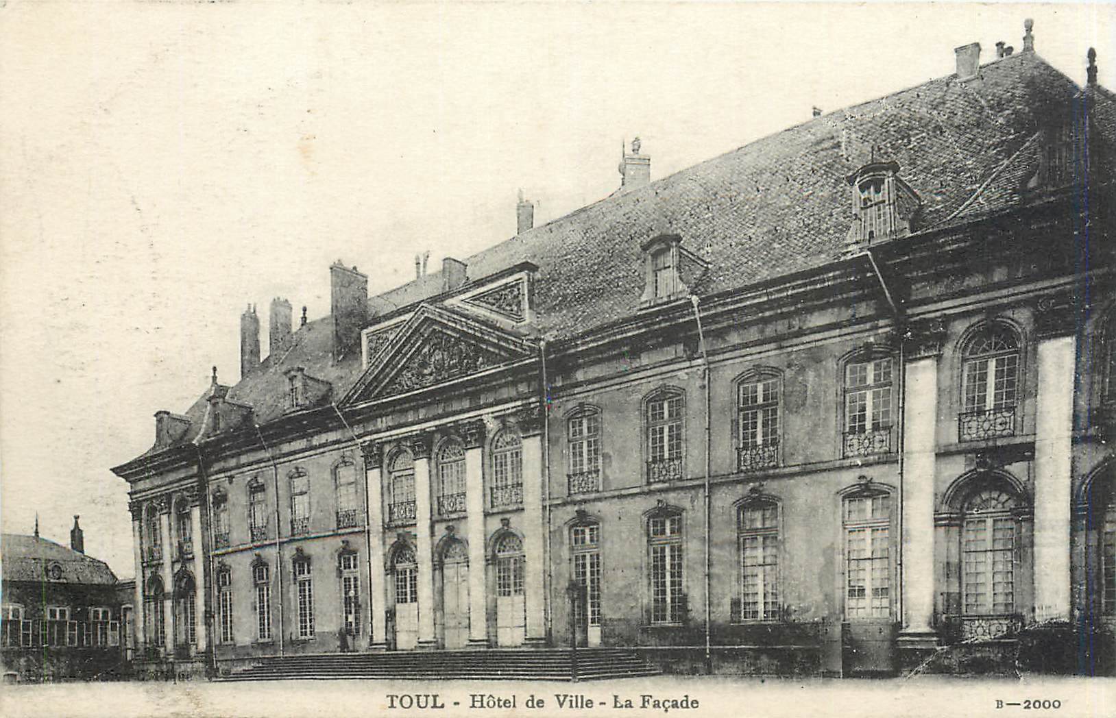CPA Toul Hotel de Ville La Facade 