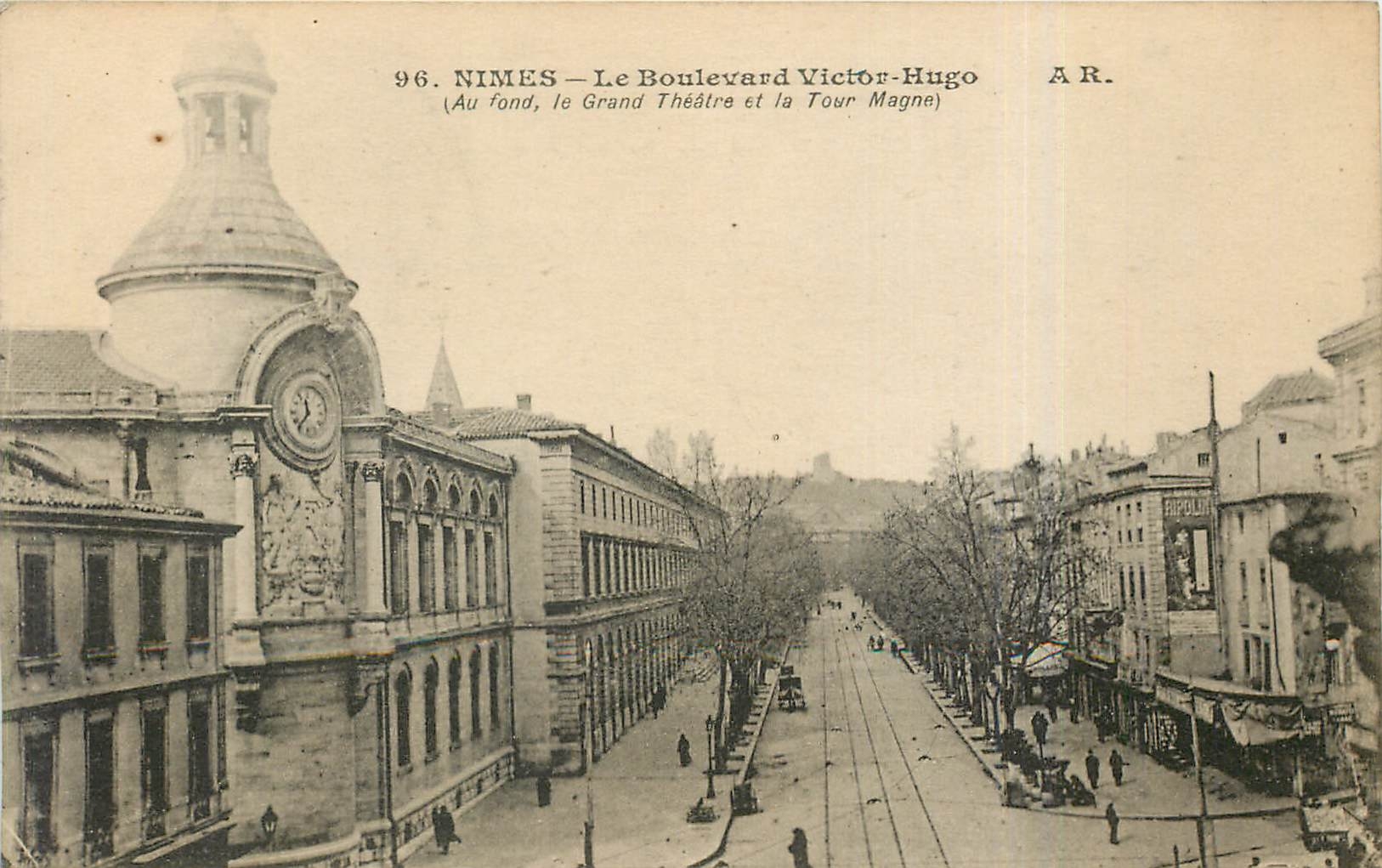 CPA Nimes Le Boulevard Victor Hugo 