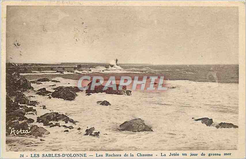 CPA Les Sables d'Olonne Les Rochers de la Chaume La Jetee un jour de Grosse mer 