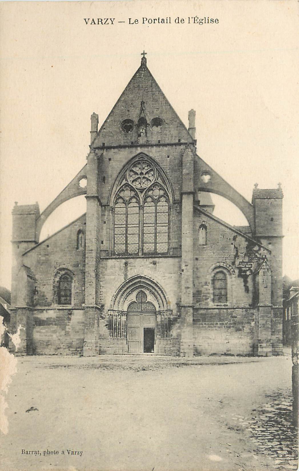 CPA Varzy Le Portail de l'Eglise 
