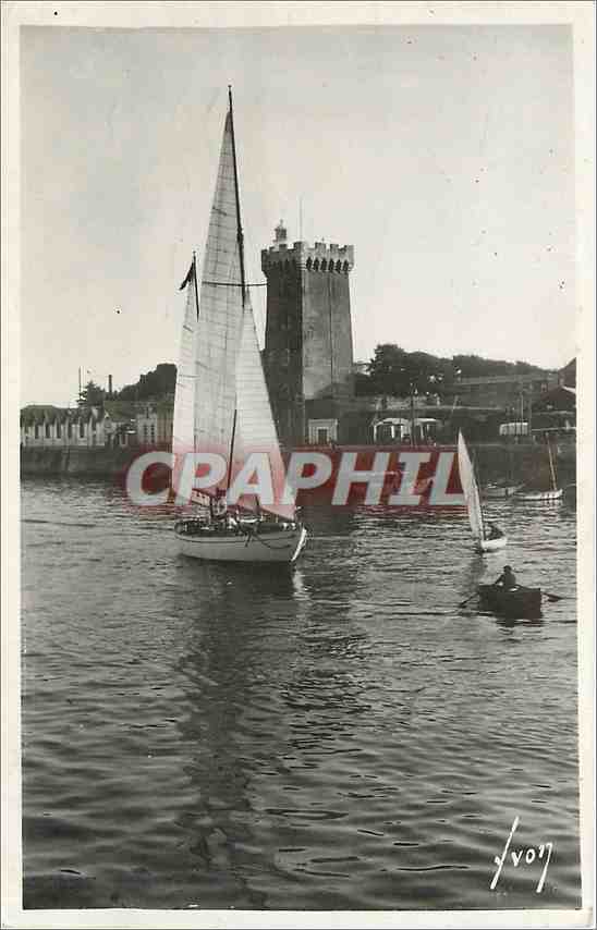 CPM Les Sables d'Olonne Vendee La Tour d'Arundel Bateau