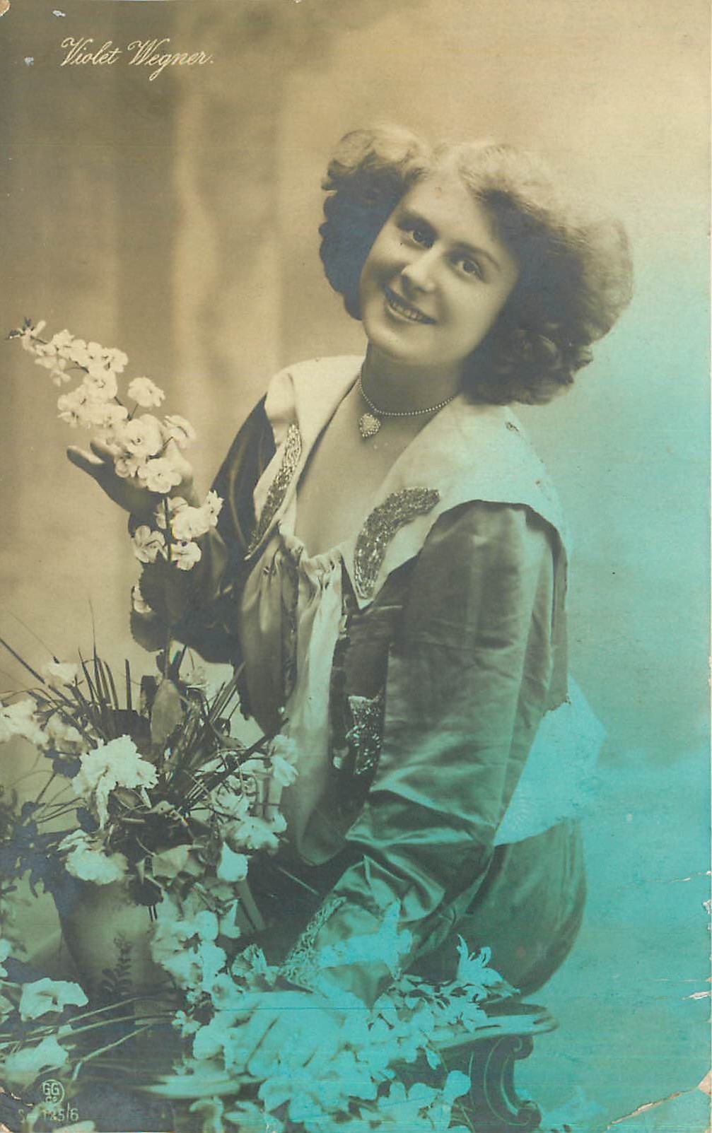 CPA Violet Wegner Femme