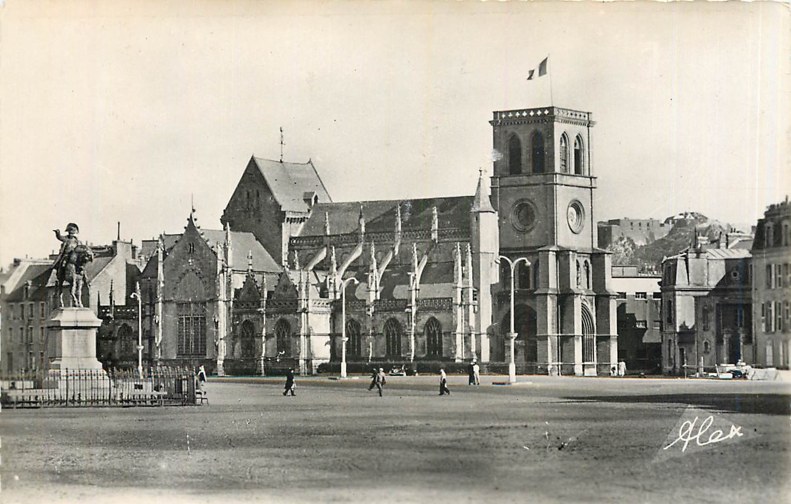 CPM Cherbourg Manche La Basilique St Trinite la Statue de Napoleon et la Montagne du Roule 