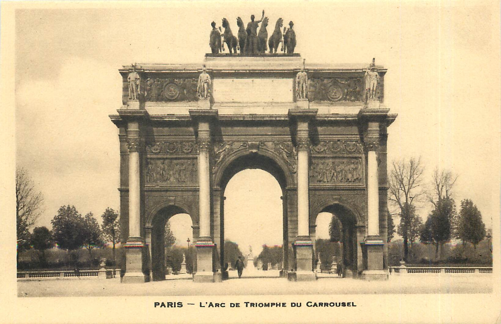 CPA Paris L'Arc de Triomphe du Carrousel 
