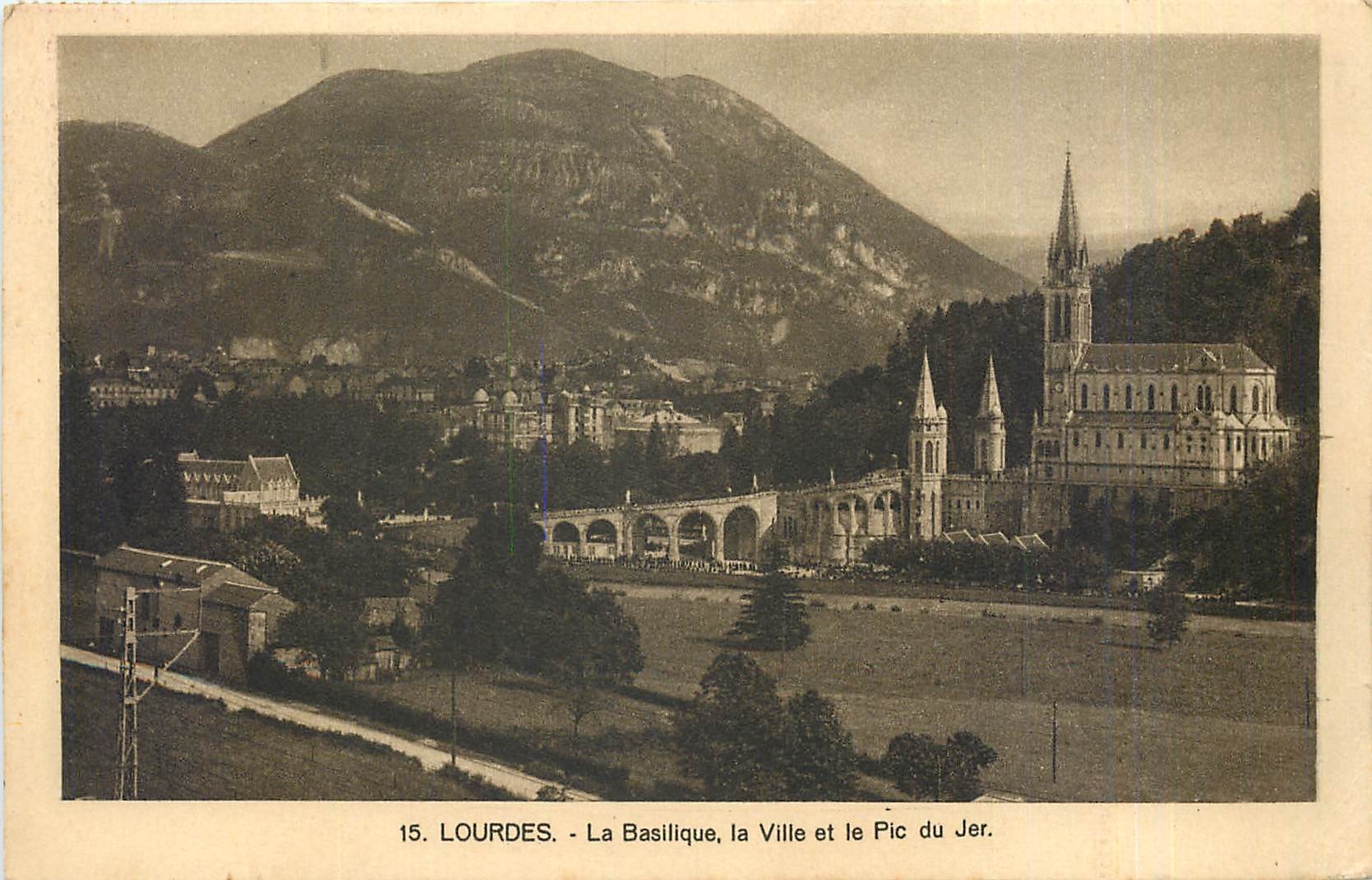 CPA Lourdes La Bailsique la Ville et le Pic du Jer 