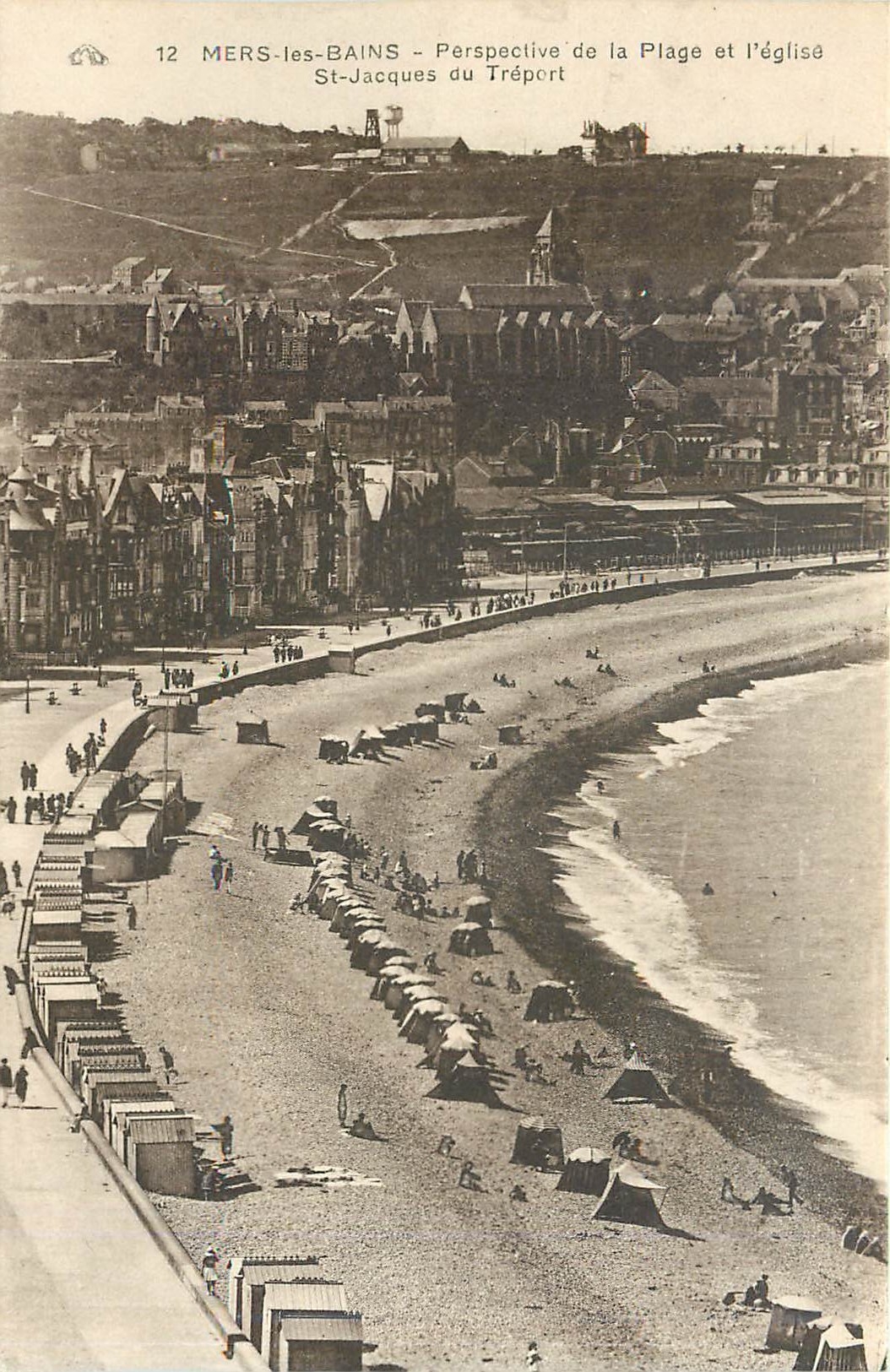 CPA Mers les Bains Perspective de la Plage et l'Eglise St Jacques du treport 