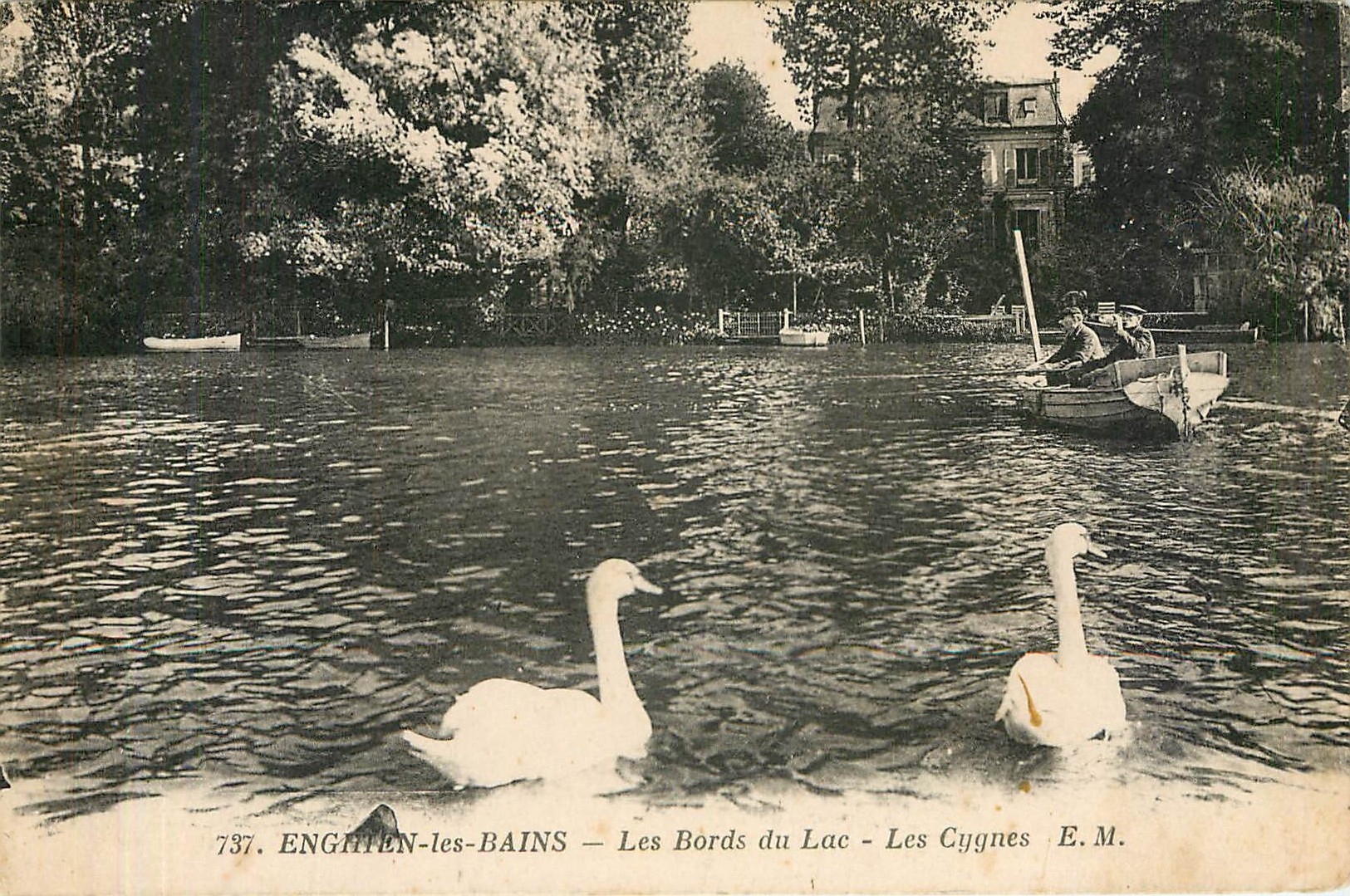 CPA Enghien les Bains Les Bords du Lac Les Cygnes 