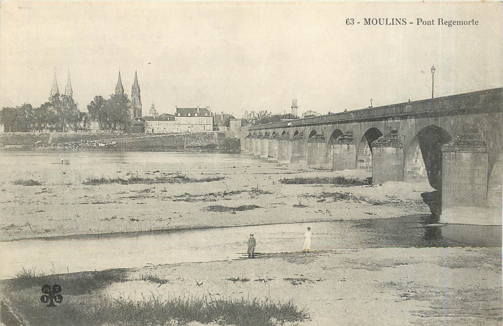 Moulins - Pont Regemorte — vue du pont et des églises — éditeur non identifié, n° de série 63 - Recto