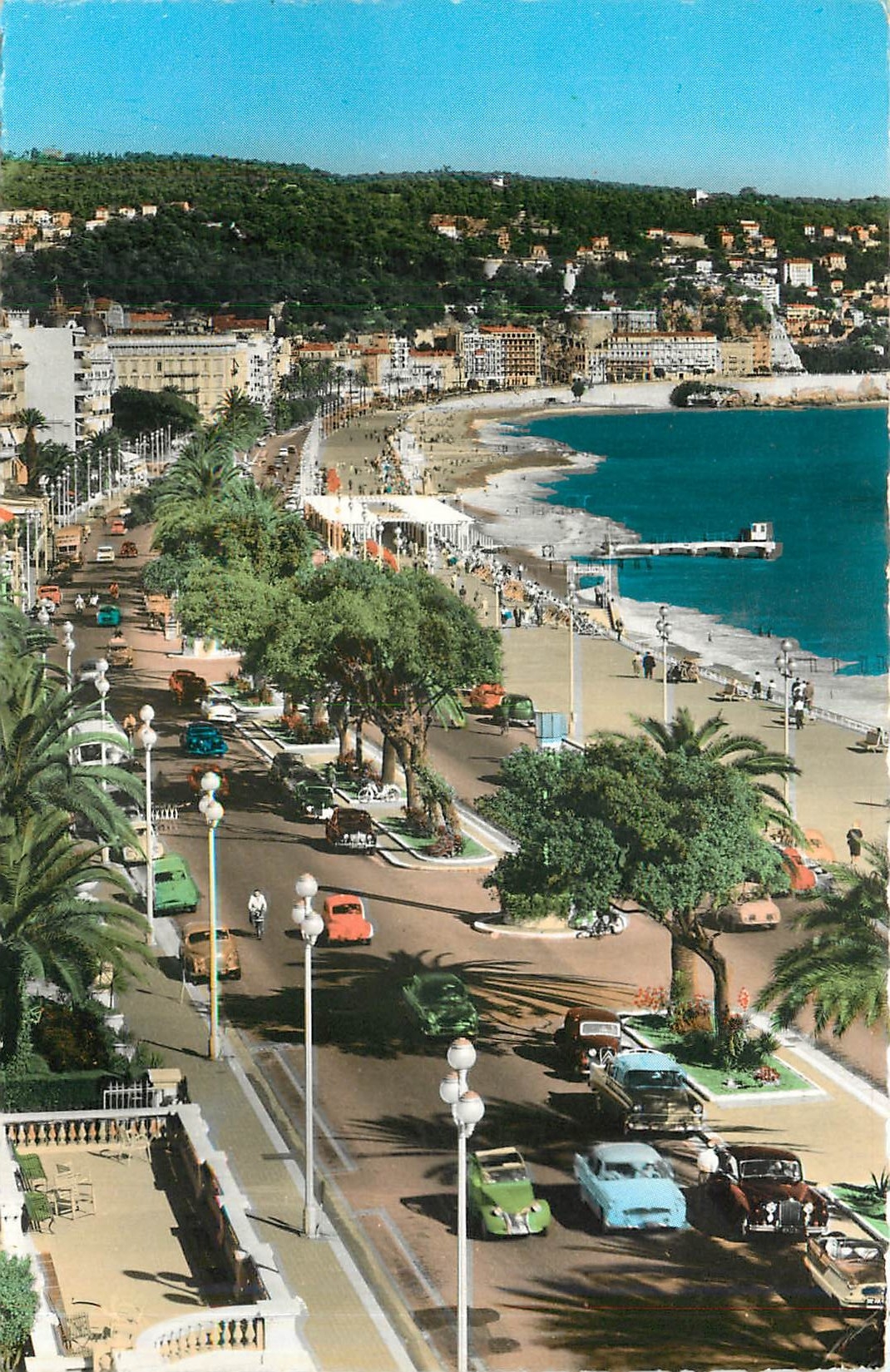 CPM Cote d'Azur Nice La Promenade des Anglais Au fond le Mont Boron 