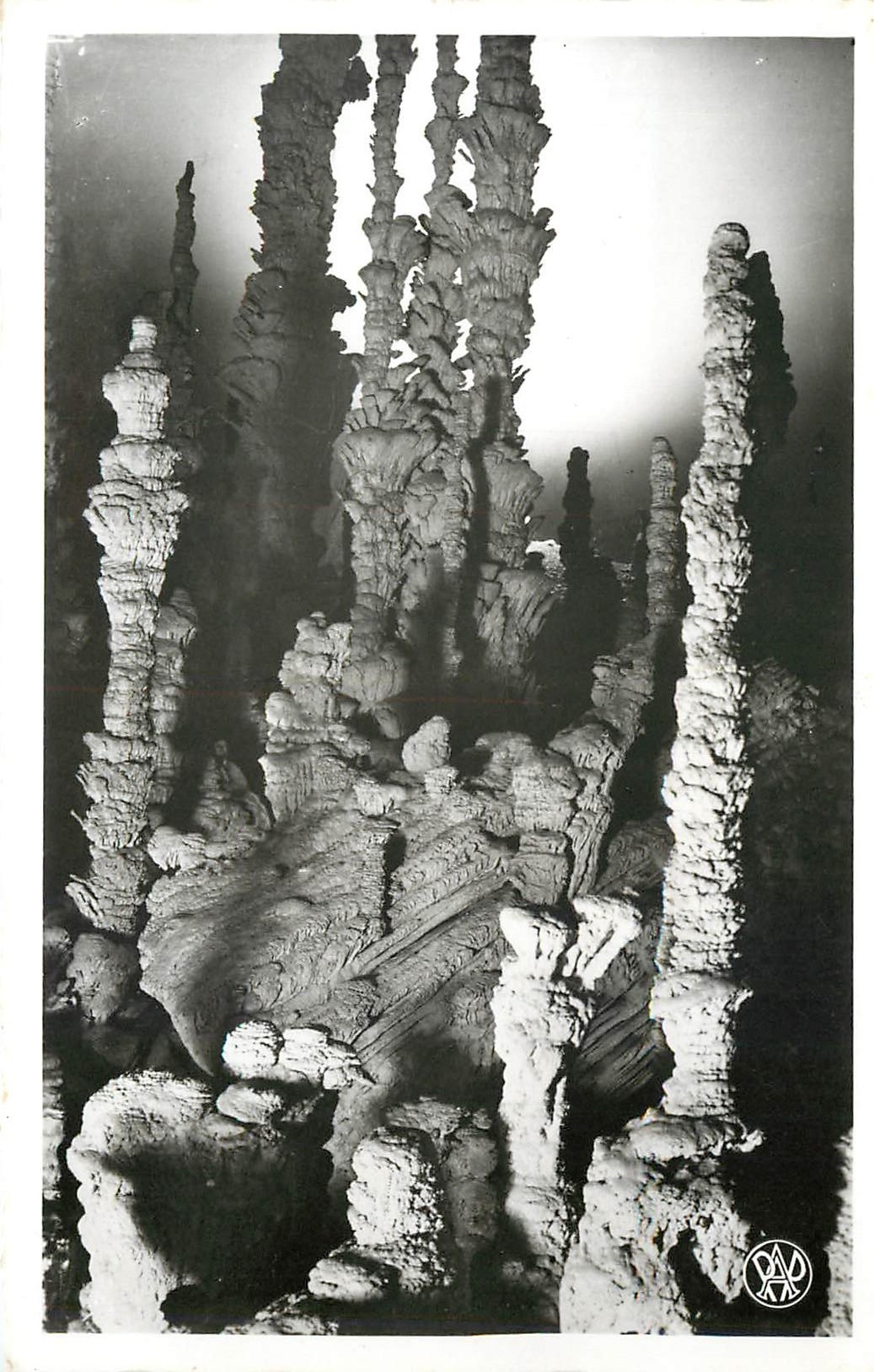 CPA Aven d'Orgnac Ardeche Groupe Stalagmitique 