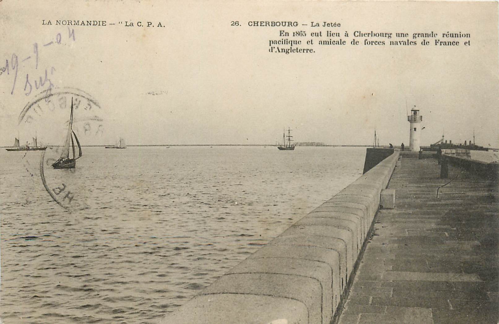 CPA La Normandie La CPA Cherbourg La Jetee Bateaux Phare 