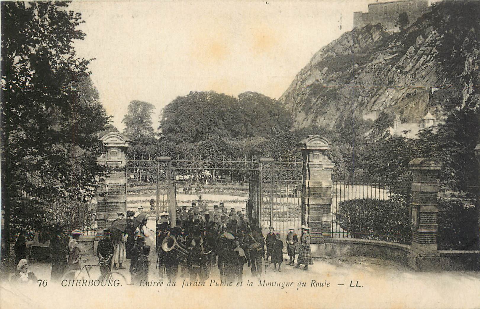 Cherbourg — Entrée du Jardin Public et la Montagne du Roule — LL. n°76