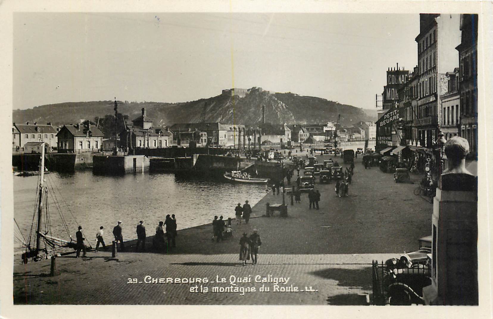 CPM Cherbourg Le Quai Caligny et la Montagne du Roule  Bateaux