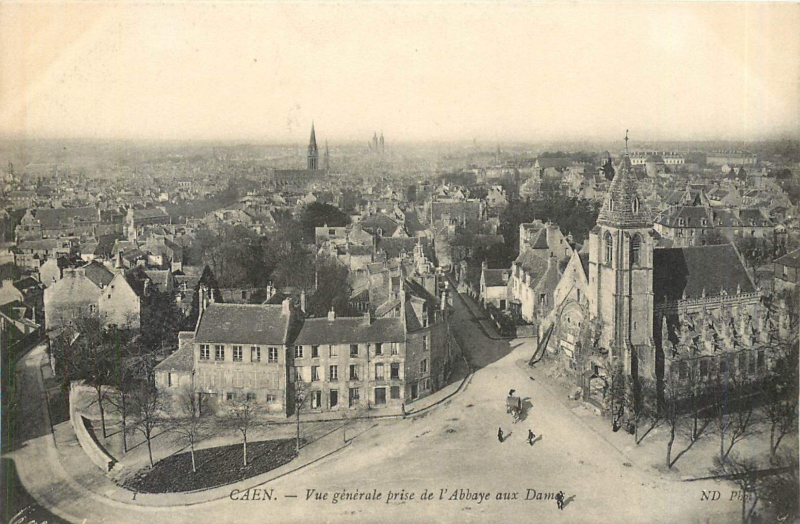 Caen — Vue générale prise de l'Abbaye aux Dames — ND Ph
