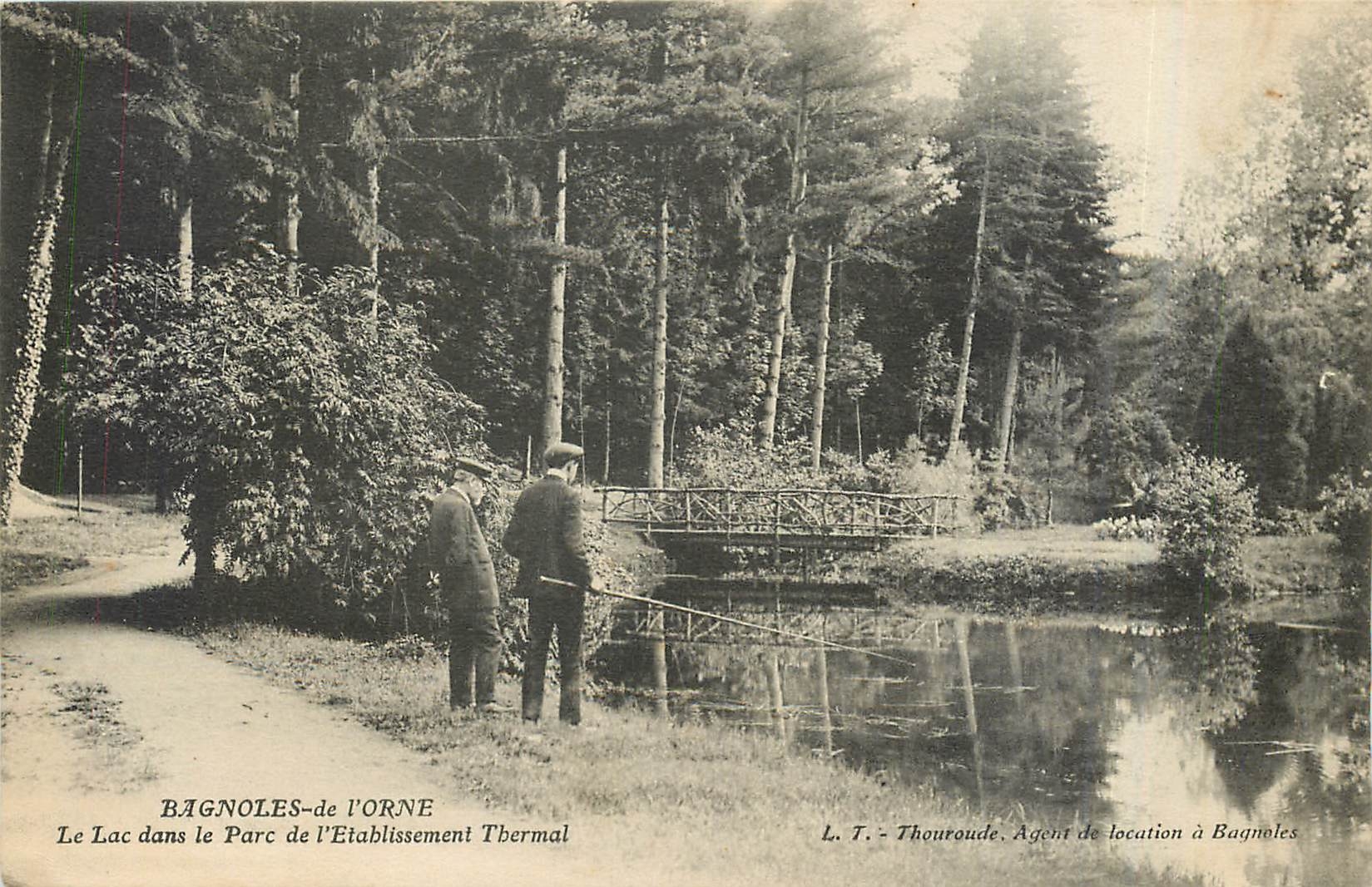Bagnolles-de-l'Orne — Le Lac dans le Parc de l'Établissement Thermal — L. T. Thouroude, Agent de location à Bagnolles
