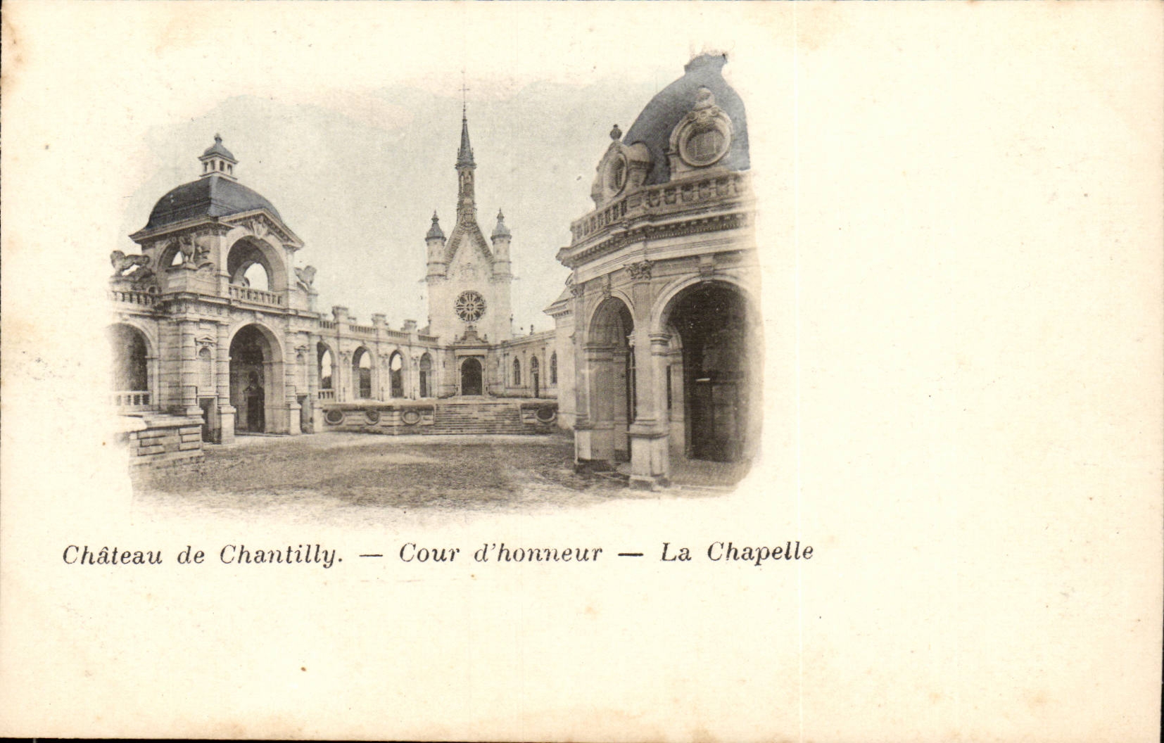 Château de Chantilly — Cour d'honneur — La Chapelle