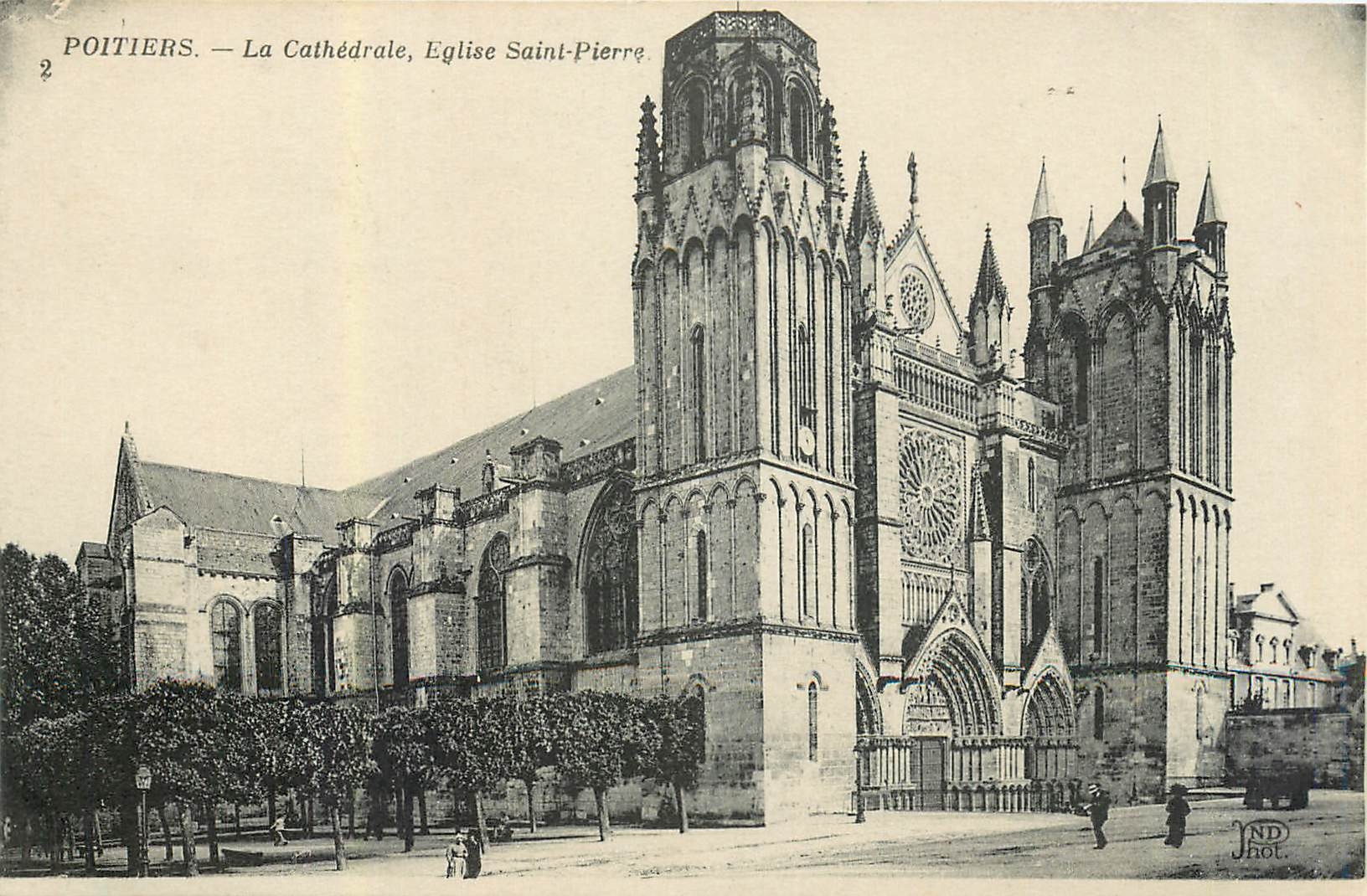 CPA Poitiers La Cathedrale Eglise Saint Pierre 
