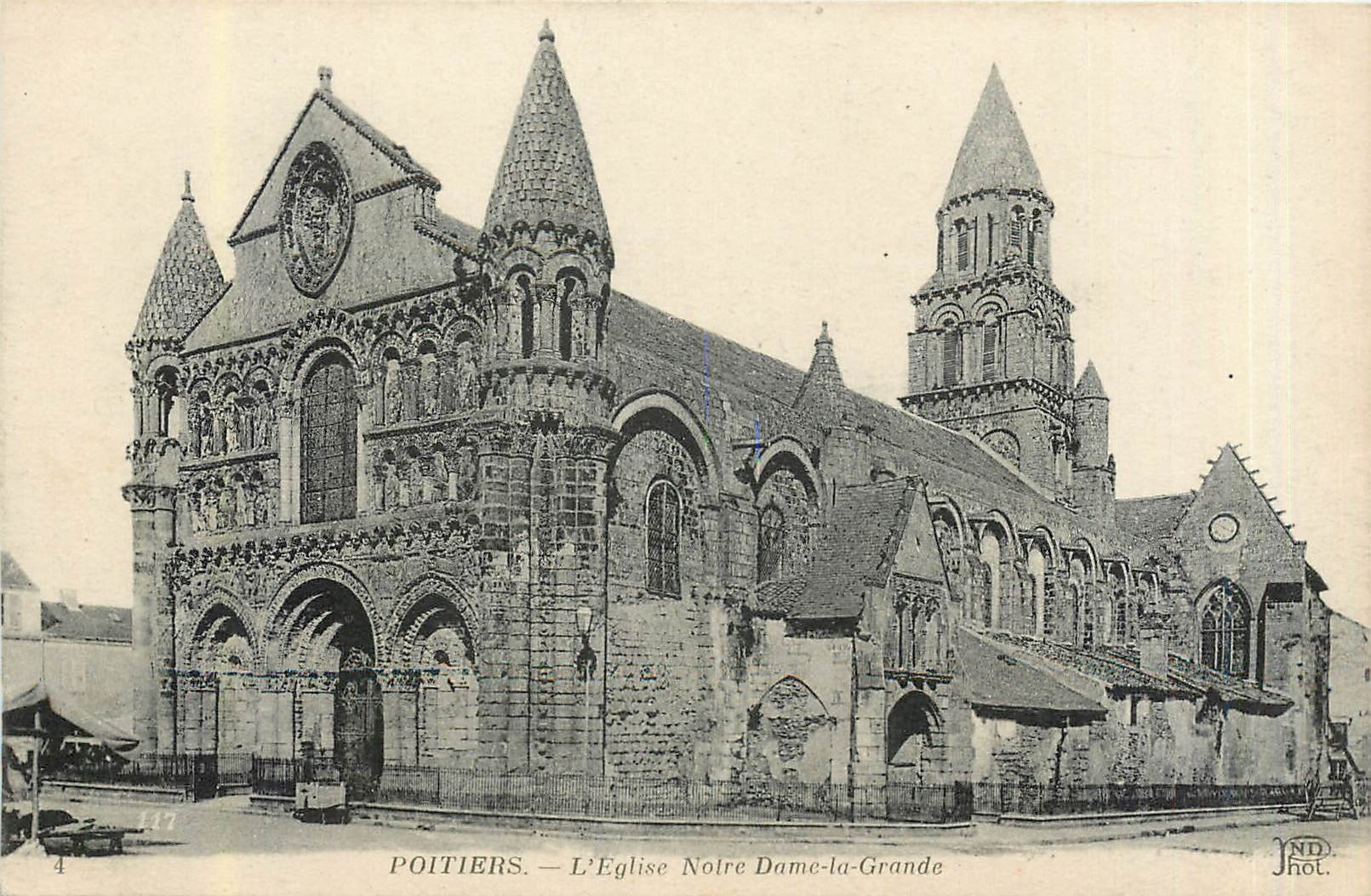CPA Poitiers L'Eglise Notre Dame la Grande 