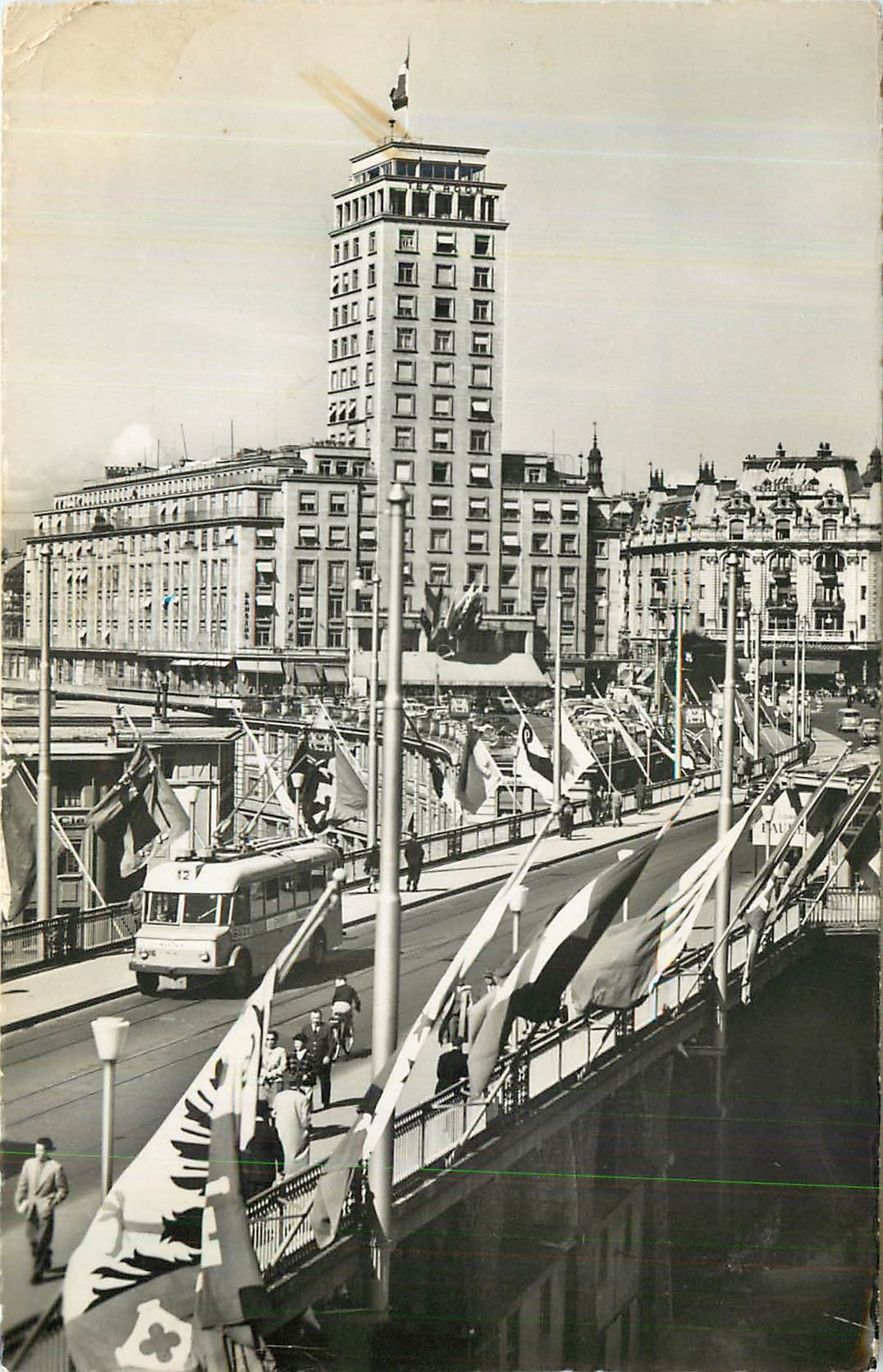 CPM Lausanne Le Grand Pont et la Tour Bel Air 