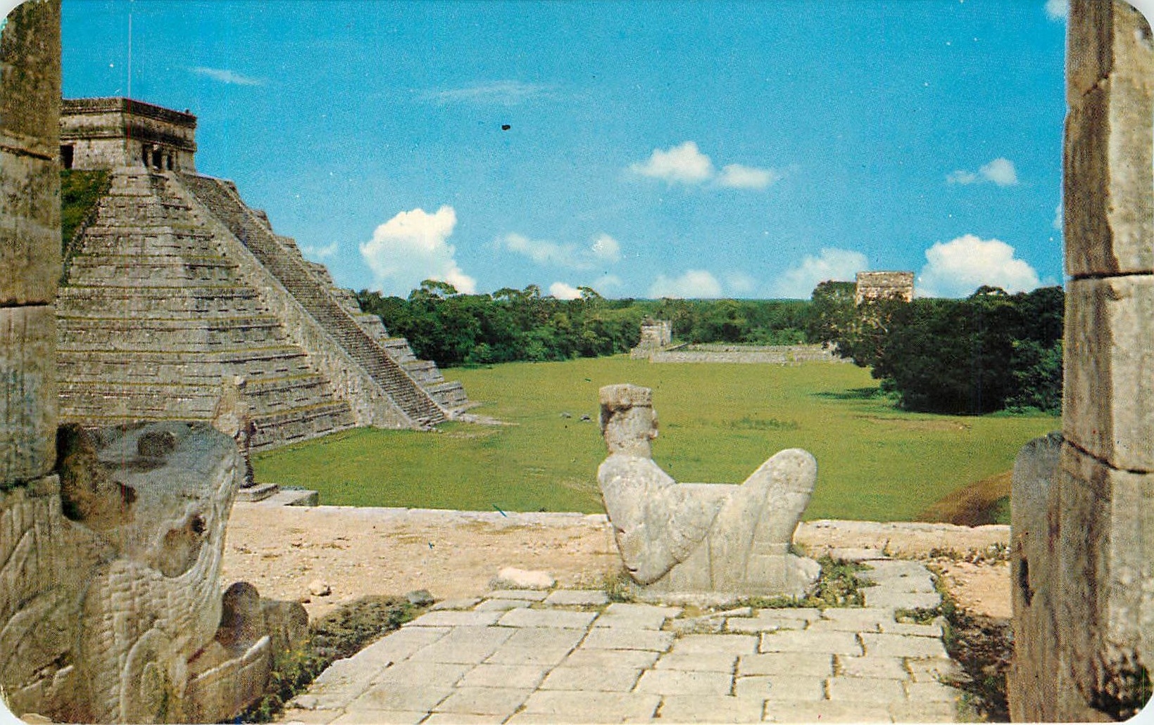 CPM Chichen Itza Yucatan Mexico Chac mool en el Templo de los Guerreros 