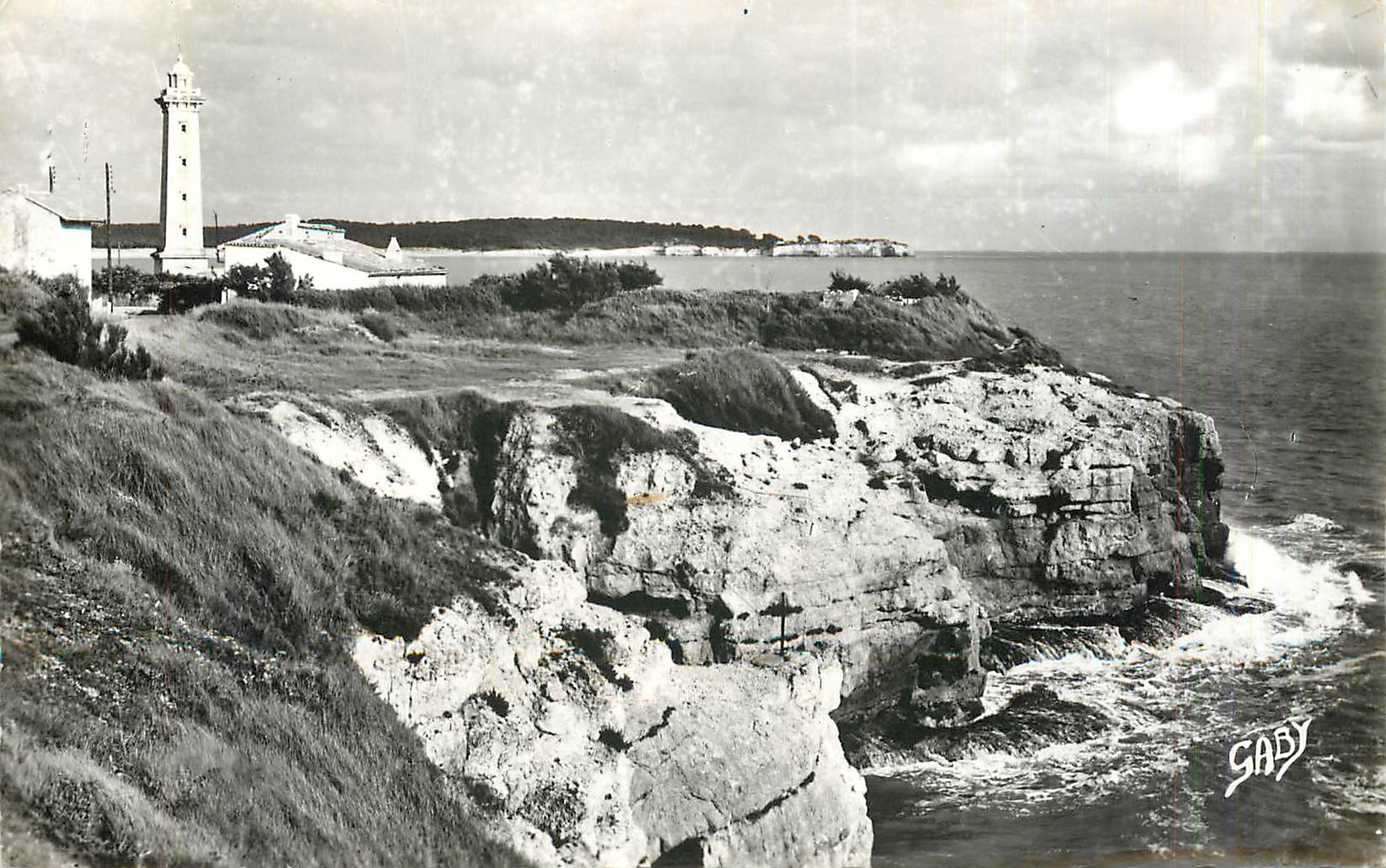 CPM Saint Georges de Didonne Ch Mme Le Phare et les Rochers 