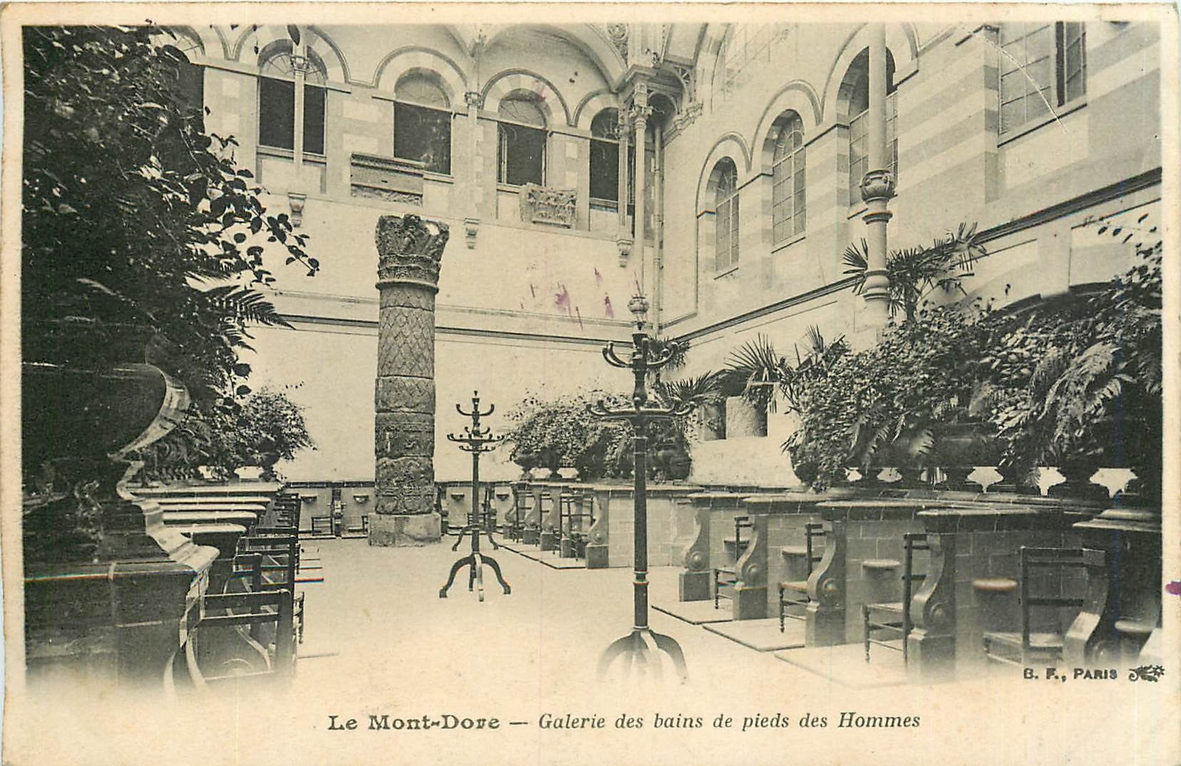 CPA Le Mont Dore Galerie des Bains de pieds des hommes 