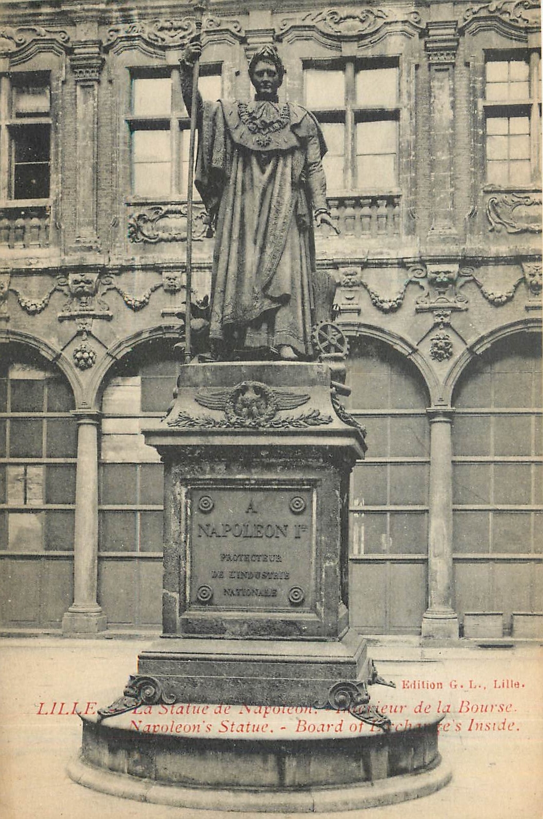 CPA Lille La Statue de Napoleon Interieur de la Bourse 