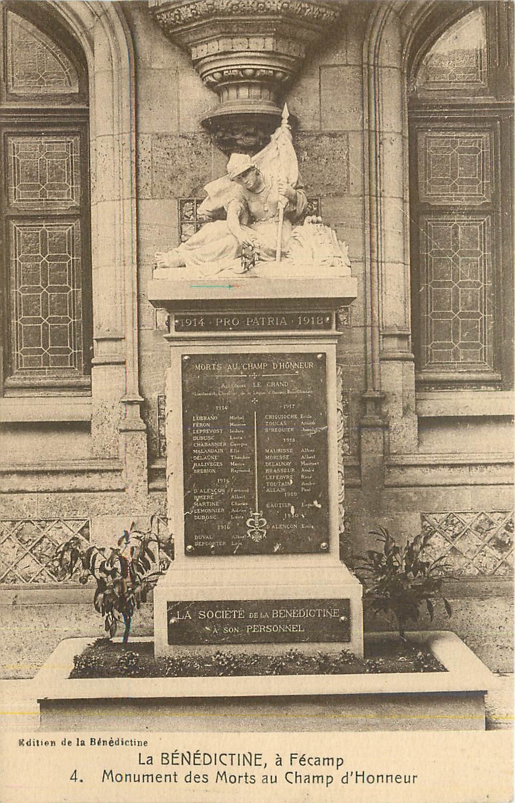 CPA La Benedictine a Fecamp Monument des Morts au Champ d'Honneur 