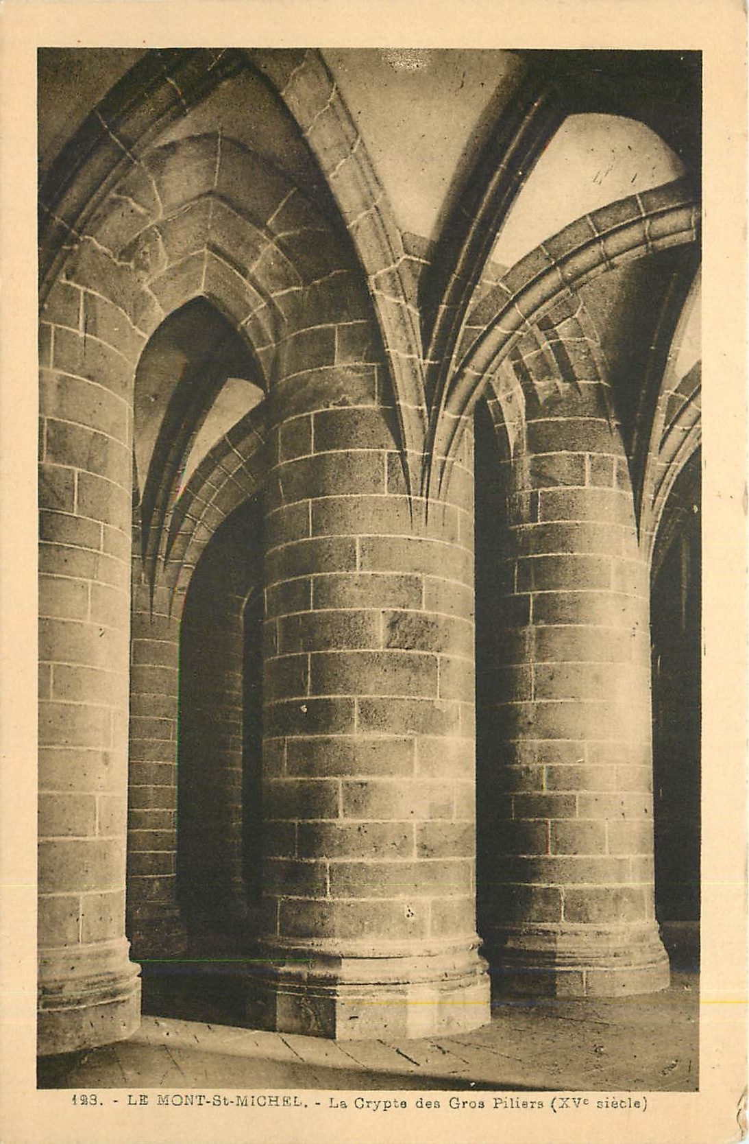 CPA Le Mont St Michel La Crypte des Gros Piliers 