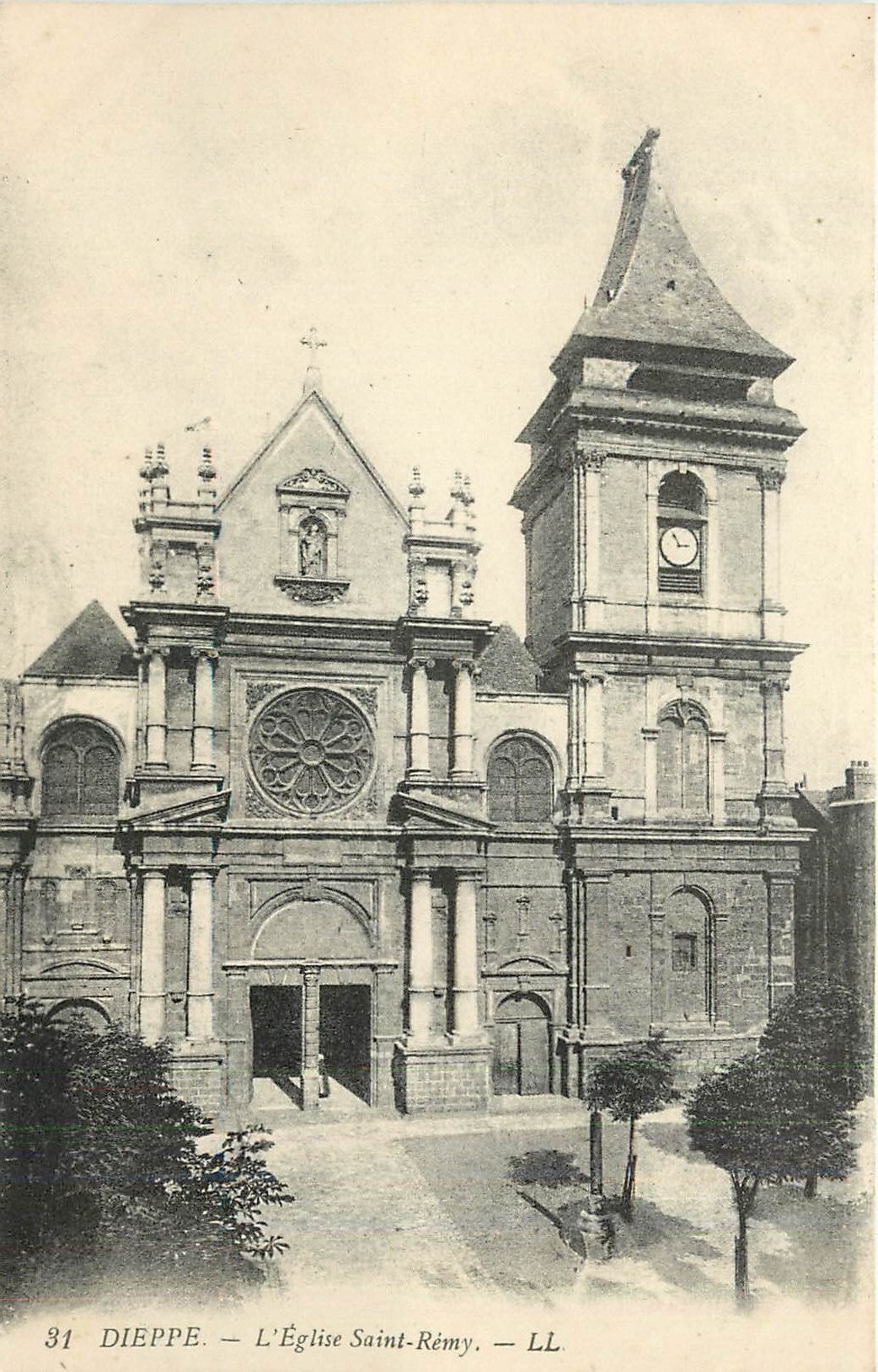 CPA Dieppe L'Eglise Saint Remy 