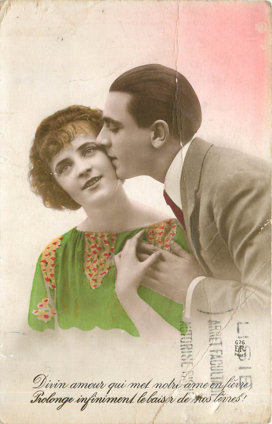CPA Divin amour qui mel notre ame en fieire Prolonge infiniment le bais de nos l'evres Femme