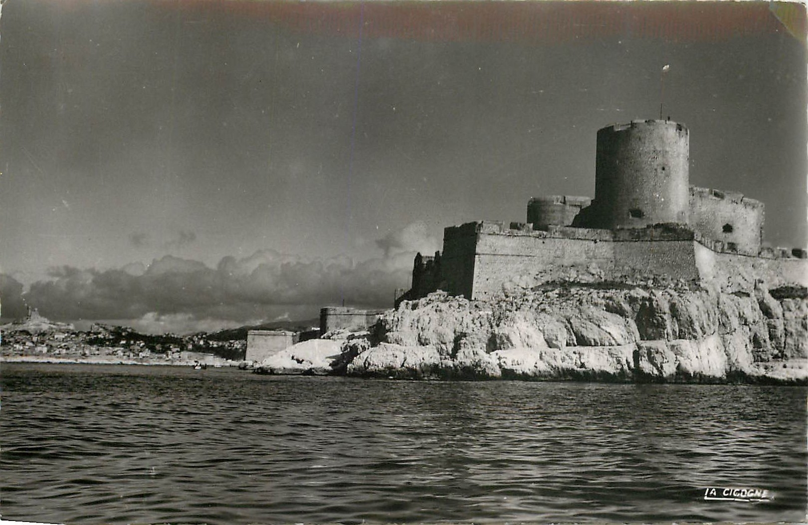 CPM Marseille B du Rh Le Chateau d'If Au loin colline de ND Garde 