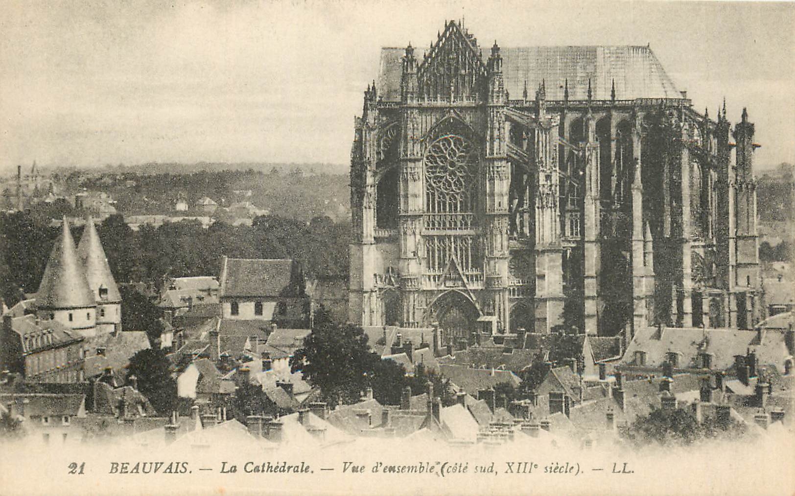 CPA Beauvais La Cathedrale Vue d'Ensemble 