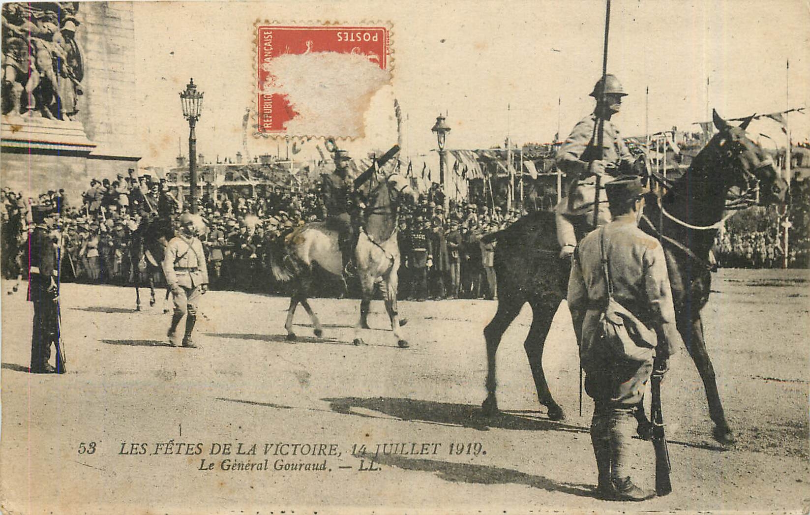CPA Les Fetes de la Victoire La Juillet 1919 Le General Gouraud Militaria